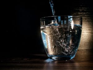 Drinking plenty of water can help you lose weight.